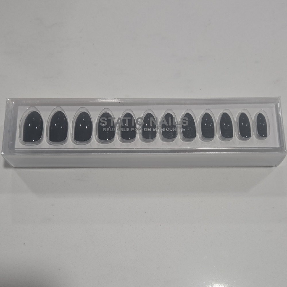 Static Nails Black Reusable Press-On Set